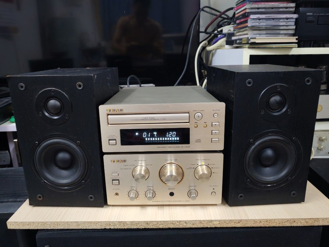 TEAC Stereo AMPLIFIER &CD Palyer組合連喇叭 （分類：Soundbar、揚聲器、藍牙喇叭、耳擴）位於 Hong Kong。 由 kenneth000517 提交（商品編號 1449282240，圖片 2）。簡介： TEAC STEREO AMPLIFIER& CD Player播放機連擴音機同喇叭一對。金色機身，PD-H300 同 A-H300 型號。Amplifier带LP黑胶Input，原子粒输出靓聲；CD PLAYER已换新皮带，采用Sony激光头，读碟快而稳，運作全正常，有試片。长沙湾或粉嶺站交收。。