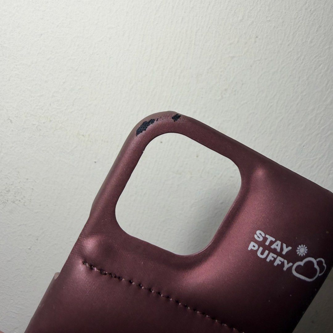 The Hub Cebu Puffy Case for iPhone 12/12Pro (Category: Cases & Sleeves) located in Valenzuela. Submitted by shopqn (Listing ID 1449162307, Image 3). Description: Authentic The Hub Cebu Case Color: Espresso Still in good & usable condition Has minimal scratches on each corners— see last photos.