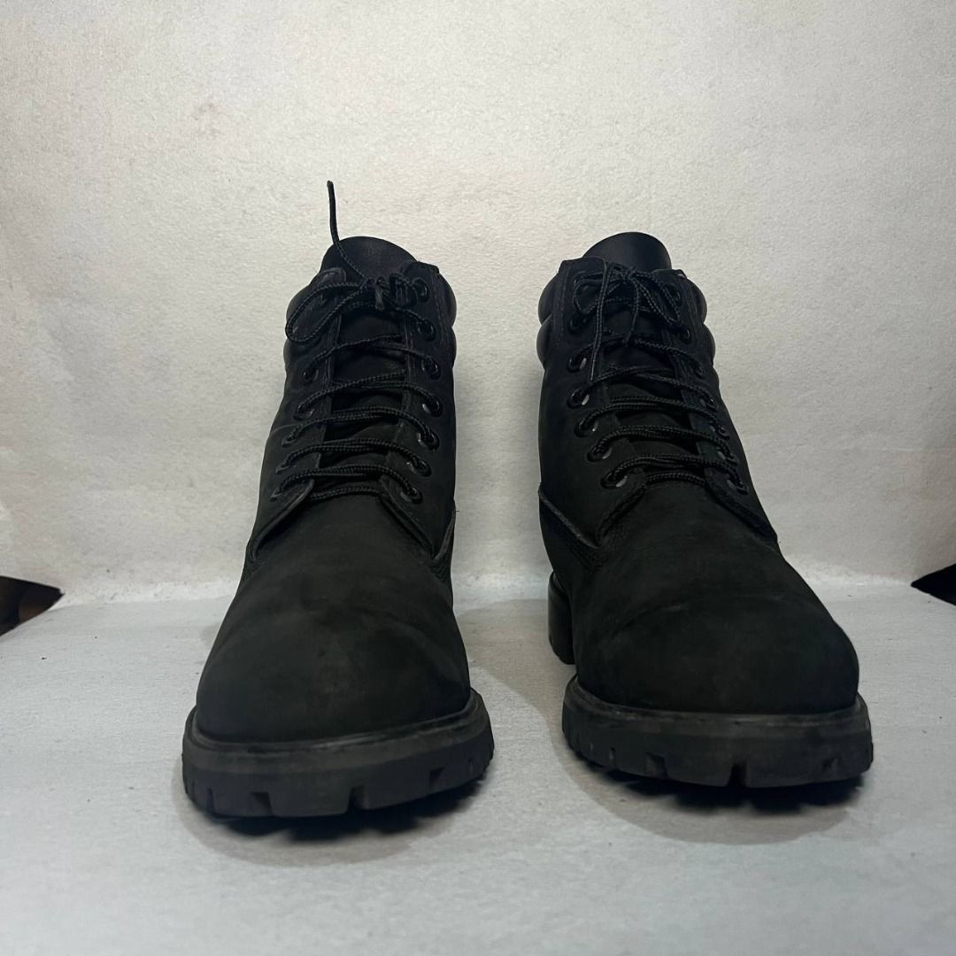 Timberland 9 men's 6-inch Premium Waterproof Boot (Category: Boots) located in Mandaluyong City. Submitted by theroom501 (Listing ID 1449309757, Image 3). Description: Timberland 9 men's 6-inch Premium Waterproof Boot Condition: Well Used Size on tag: 9 Issue: The leather is starting to peel, and there is a tear on the inside, but it is still fully functional. Price: 3500 Courier LBC JNT Lalamove.