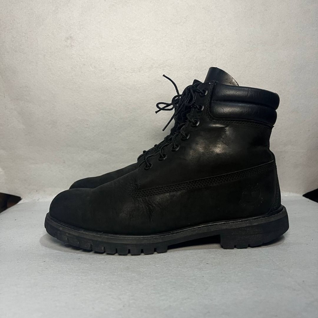 Timberland 9 men's 6-inch Premium Waterproof Boot (Category: Boots) located in Mandaluyong City. Submitted by theroom501 (Listing ID 1449309757, Image 1). Description: Timberland 9 men's 6-inch Premium Waterproof Boot Condition: Well Used Size on tag: 9 Issue: The leather is starting to peel, and there is a tear on the inside, but it is still fully functional. Price: 3500 Courier LBC JNT Lalamove.