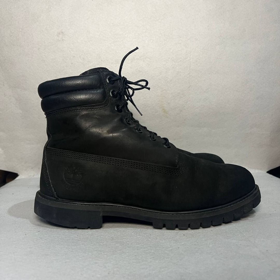 Timberland 9 men's 6-inch Premium Waterproof Boot (Category: Boots) located in Mandaluyong City. Submitted by theroom501 (Listing ID 1449309757, Image 2). Description: Timberland 9 men's 6-inch Premium Waterproof Boot Condition: Well Used Size on tag: 9 Issue: The leather is starting to peel, and there is a tear on the inside, but it is still fully functional. Price: 3500 Courier LBC JNT Lalamove.