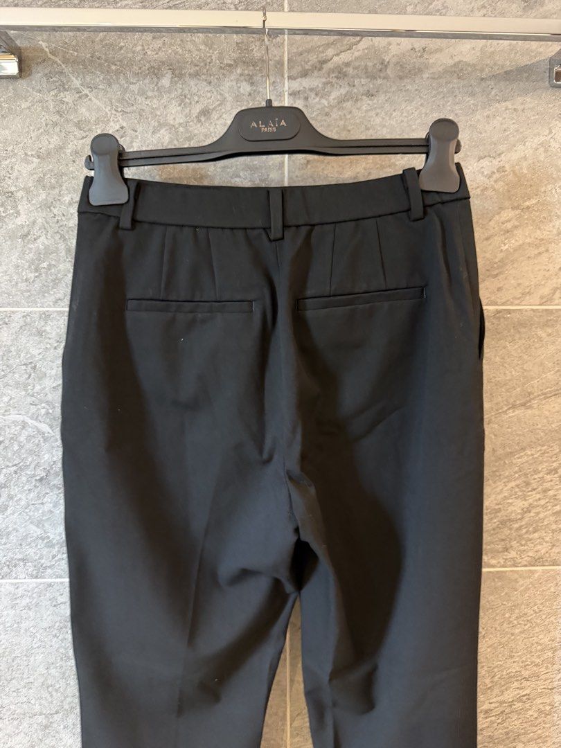 Uniqlo Black Polyester Rayon Spandex Pants Size M (Category: Other Bottoms) located in Taguig. Submitted by acappaca2 (Listing ID 1449149511, Image 3). Description: - Uniqlo Black Pants - Size: Medium (M) - Material: Polyester, Rayon, Spandex blend - Fit: Waist 63-69cm, Hips 88-94cm - Versatile for everyday wear, easily dressed up or down. - Check photos for details..