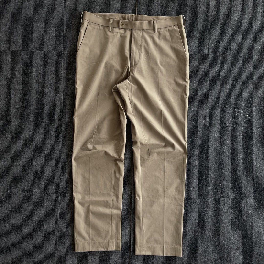 Uniqlo Miracle Air Pants (Category: Chinos) located in Mandaue City. Submitted by beeryanni (Listing ID 1449176856, Image 1). Description: Uniqlo Miracle Air Pants Width: 32-34 Length: 39 Leg opening: 7.5 NO ISSUE.
