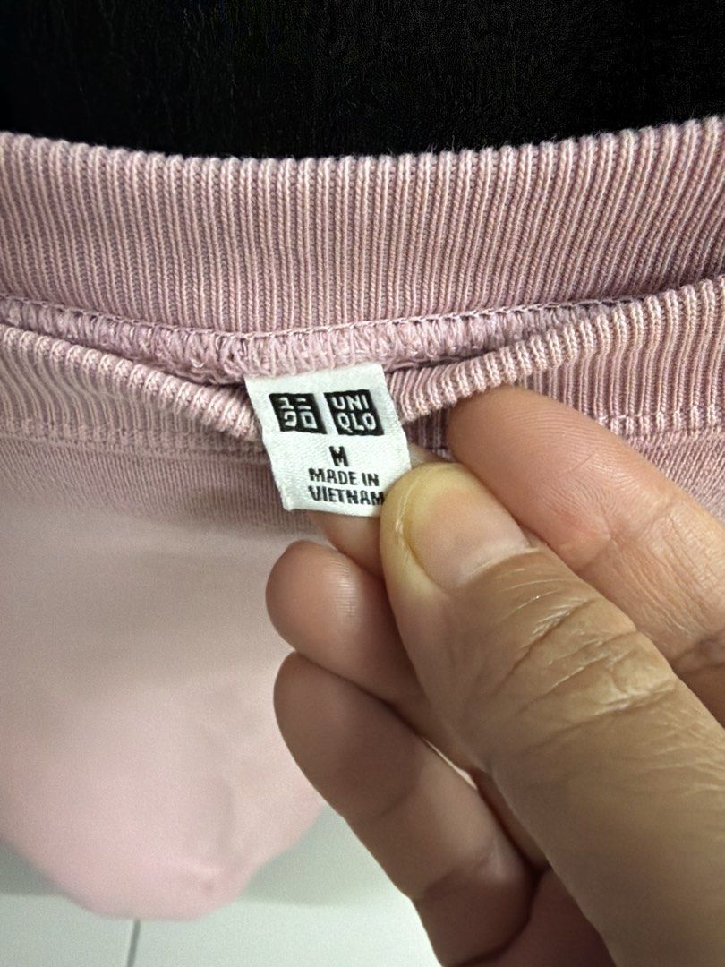 Uniqlo Pink Crewneck Sweatshirt (Category: Longsleeves) located in Kuala Selangor. Submitted by dnhsblh (Listing ID 1449240662, Image 2). Description: pink color size M very good condition shippin add rm6.
