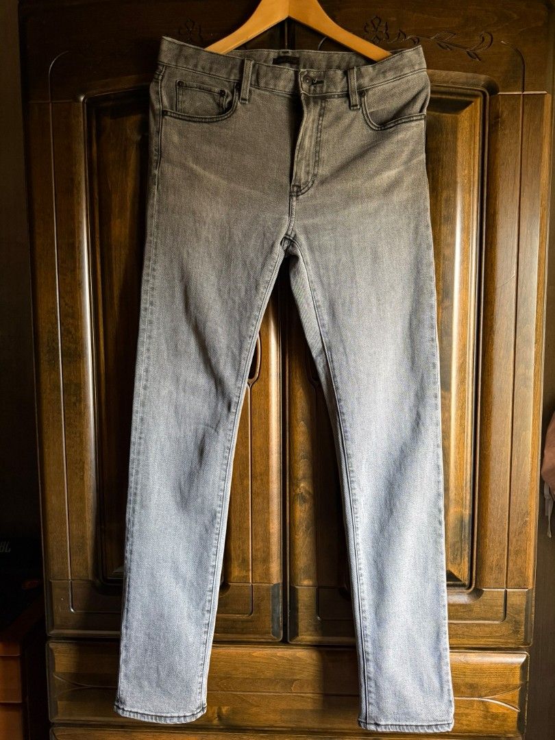 Uniqlo Slim Straight Grey Jeans (Category: Jeans) located in Cabatuan. Submitted by kulas799 (Listing ID 1449196139, Image 1). Description: Uniqlo Jeans Almost brand new Used at least 5x wasit 16 (fits 31-32) overall length 42 leg opening 6.2 1,099 plus shipping fee .