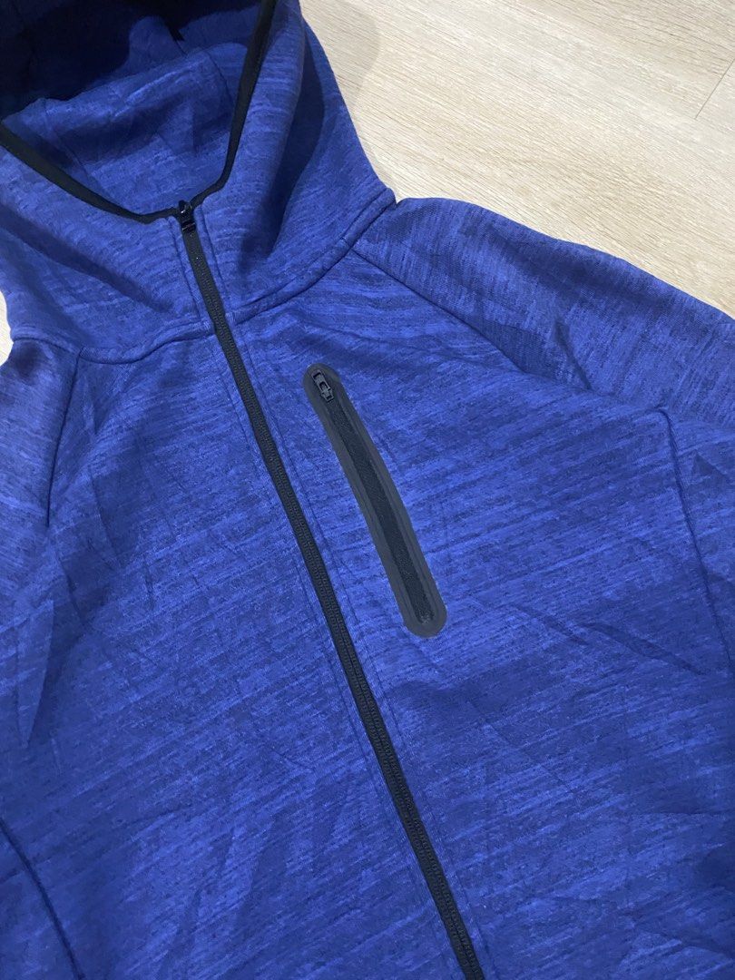 Uniqlo TechFleece Full-Zip Hoodie (Category: Activewear) located in Binan City. Submitted by apawan31 (Listing ID 1449219511, Image 3). Description: For sale: Uniqlo TechFleece Full-Zip Hoodie Size Large on tag Dimensions: 22W x 26L Good Asnew Condition No issue ₱550+sf Pm nalang po sa interested Location:Biñan City, Laguna Mop:Gcash & AUB Courier:Jnt express (payment first)&Lalamove for COD.