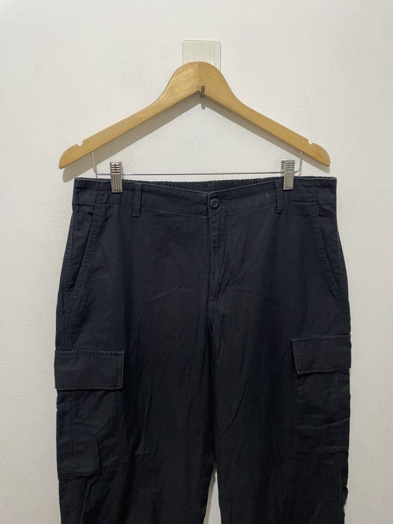 UNIQLO WOMENS Black Cargo Pants (Category: Other Bottoms) located in Makati City. Submitted by nicolettel27186 (Listing ID 1449290776, Image 2). Description: - Classic black cargo pants - Comfortable elastic waistband with button and zip closure - Multiple functional pockets on front, sides, and back - Relaxed fit for all-day comfort - Ideal for casual outings and everyday wear.