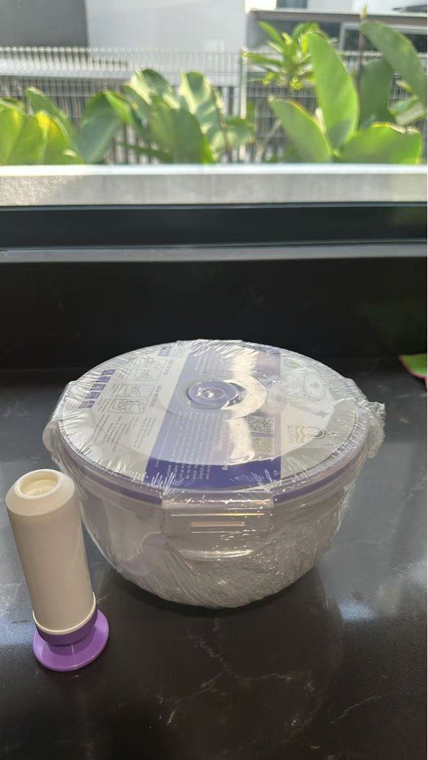 Vacuum Food Container with Pump