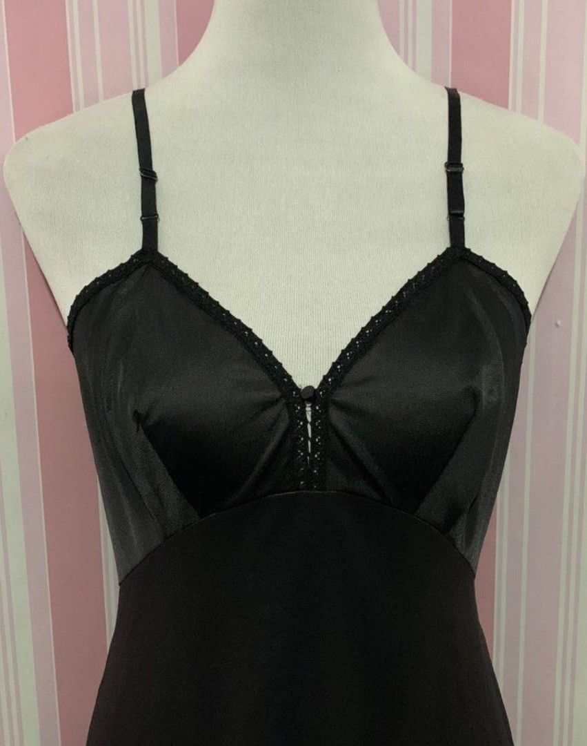 Vanity Fair Vintage Black Nightie (Category: Undergarments & Loungewear) located in Manila. Submitted by justonemor27277 (Listing ID 1449261050, Image 2). Description: Likely New No Flaws or Issues So sexy and grabe ang ganda nito bagsak yung tela sa waist! presko pa ipang tulog mga sissy..