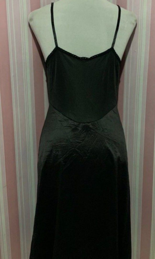 Vanity Fair Vintage Black Nightie (Category: Undergarments & Loungewear) located in Manila. Submitted by justonemor27277 (Listing ID 1449261050, Image 3). Description: Likely New No Flaws or Issues So sexy and grabe ang ganda nito bagsak yung tela sa waist! presko pa ipang tulog mga sissy..
