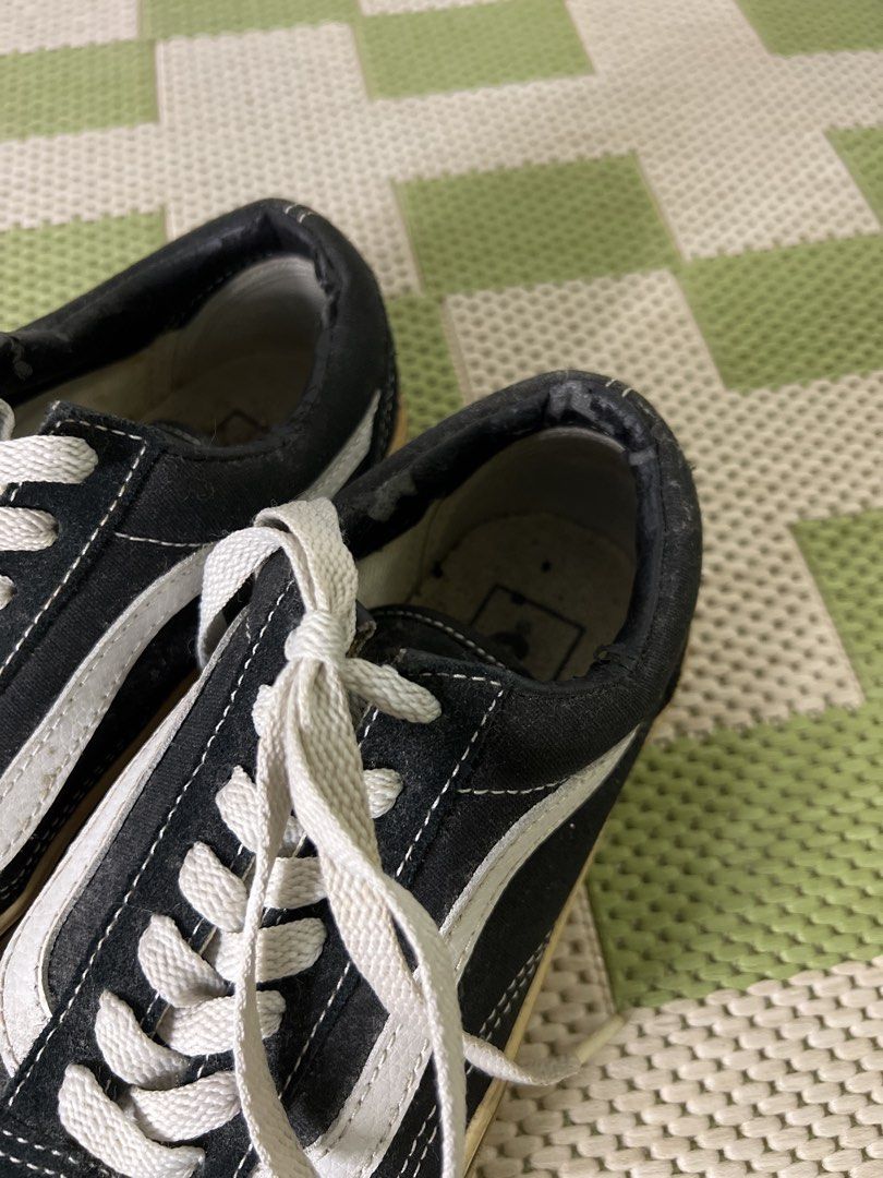 Vans (Category: Sneakers) located in Manila. Submitted by abmrc (Listing ID 1449230766, Image 3). Description: Just needs cleaning .