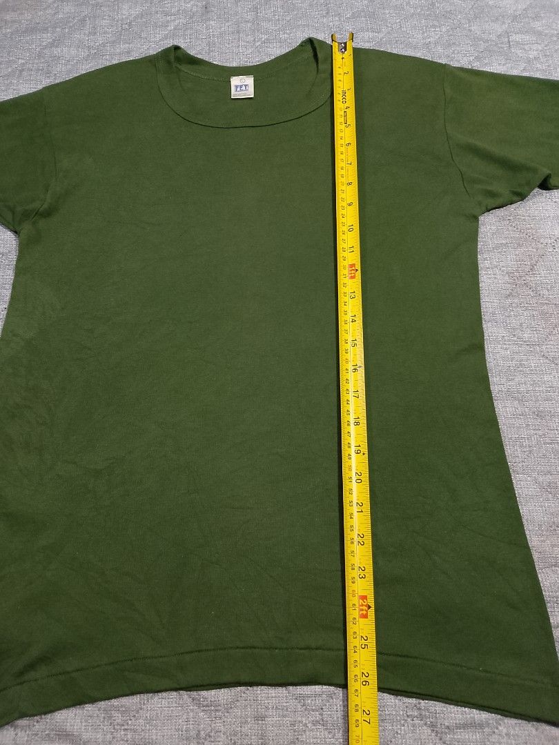 Vintage 90's single stitch green Military undershirt (Category: Activewear) located in Cadiz. Submitted by comradstuff (Listing ID 1449263921, Image 3). Description: Vintage 90's single stitch green Military undershirt w 18.5" l 26".