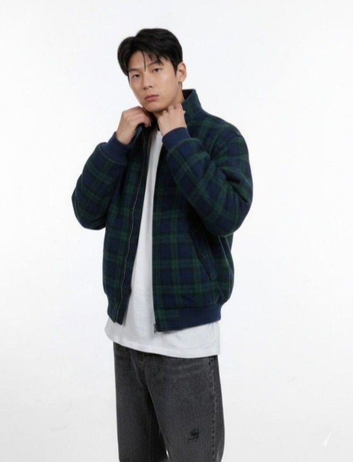 Vintage Plaid Bomber Jacket - Navy & Green (Category: Coats, Jackets and Outerwear) located in Manila. Submitted by coolriver.2ce20b (Listing ID 1449105931, Image 1). Description: ctual size using inches Armpit to Armpit 22 Lenght/26.5 fittings is Boxy Large Excellent Condition, Issue:0 Message if you have any other question about sizing. ΑΞ We do shipping nation wide I'm also open for video call so that you can see the item you 're interested to