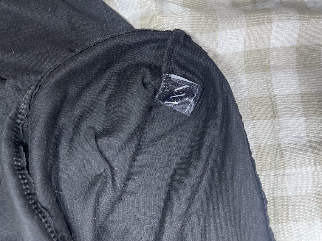 VXN Long Sleeve V-Neck Ruched Top (Category: Blouses) located in Quezon City. Submitted by cerissacollection (Listing ID 1449306968, Image 3). Description: DECLUTTERING ITEMS ‼️ All from tiktok shop VXN Longsleeve Top Size: Medium Color: Black Condition: Only worn once (still almost new) Buy 3 or more items from my listings and get a discount ‼️ (visit my profile for more items) Shipping is same day delivery only thru lalamove/grab since I don't 