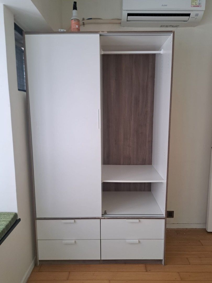 Wardrobe Sliding Door （分類：其他家居傢俬）位於 Hong Kong。 由 aliyah_0809 提交（商品編號 1449279659，圖片 2）。簡介： Working in Excellent Condition Like New! Moving Out soon Self Pick Up please Location: Wanchai DM if youre interested。