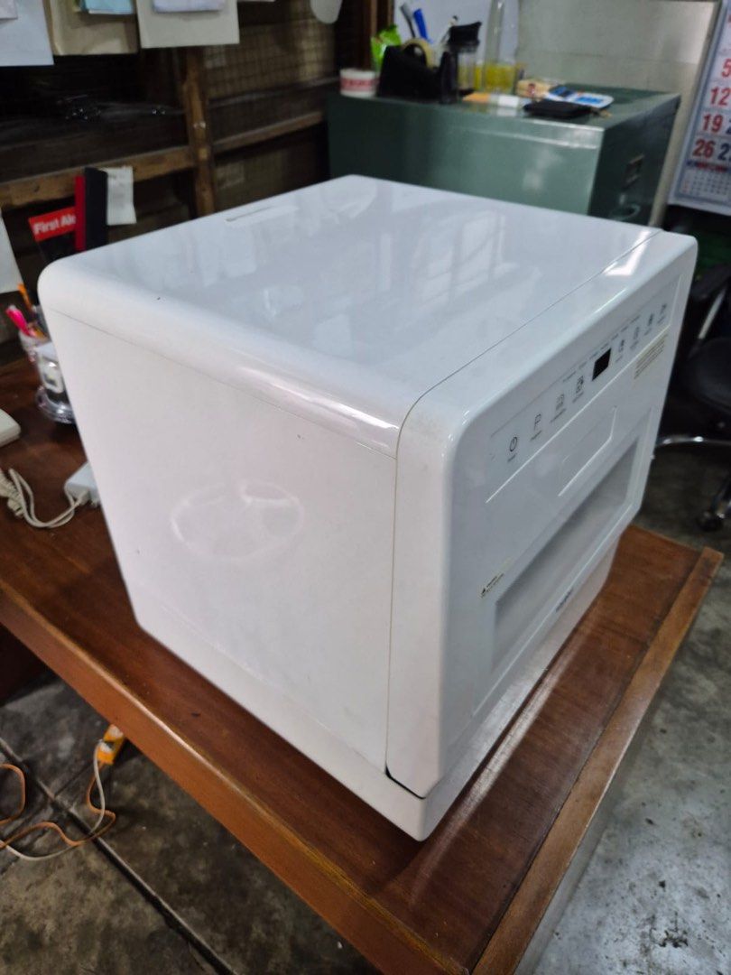 Whirlpool Countertop Dishwasher Model WCTD104PH (Category: Dishwasher) located in Manila. Submitted by saragarcia (Listing ID 1449261704, Image 2). Description: - White Whirlpool countertop dishwasher - Compact size, ideal for small kitchens & apartments - Easy-to-use controls located on top - Interior basket and hoses included - Comes with warranty card ✅.