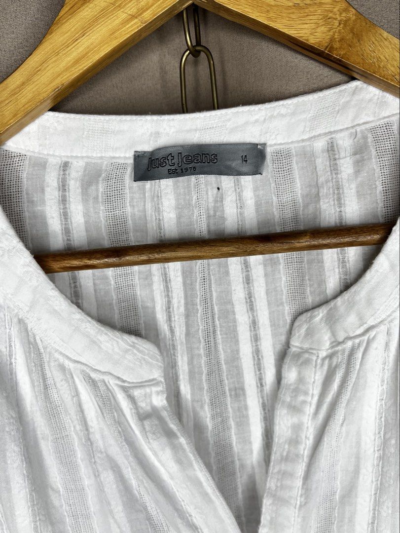White Longsleeve Blouse for Plus Size Women (Category: Longsleeves) located in Manila. Submitted by smilingph (Listing ID 1449203352, Image 2). Description: Width: 22.5 inches Length: 27 inches XL size. Branded from US see photo para sa brand PM for more details. Color may vary due to photographic lightning .