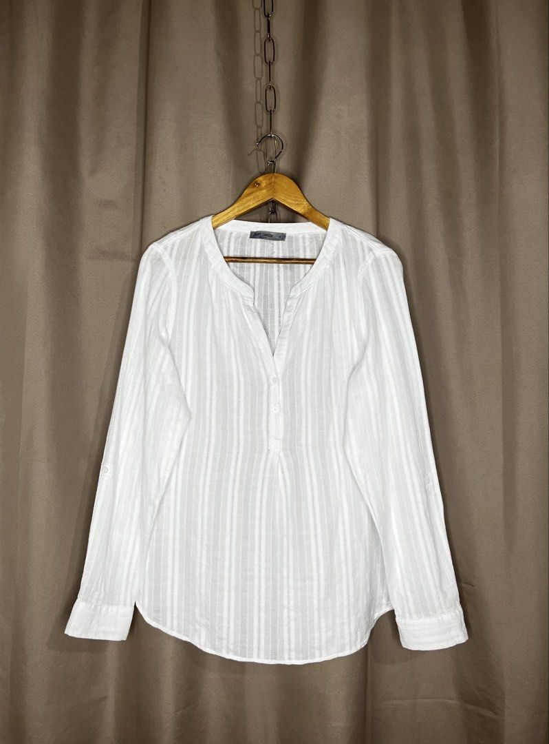 White Longsleeve Blouse for Plus Size Women (Category: Longsleeves) located in Manila. Submitted by smilingph (Listing ID 1449203352, Image 1). Description: Width: 22.5 inches Length: 27 inches XL size. Branded from US see photo para sa brand PM for more details. Color may vary due to photographic lightning .