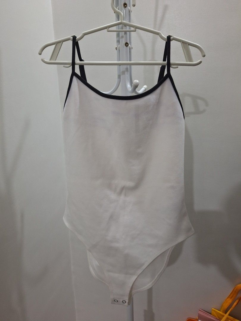 White sando Forever21 (Category: Sleeveless) located in Santa Rosa. Submitted by Jeneceng (Listing ID 1449129758, Image 1). Description: white sando forever21 150pesos only. medium. never been used. for pickup only. binan laguna .