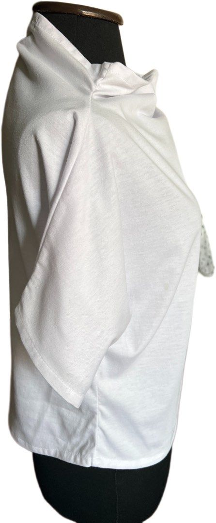 White Short Sleeve Top with High Cowl Neck (Category: Blouses) located in Muntinlupa City. Submitted by chiaraa400 (Listing ID 1449222002, Image 3). Description: - White short sleeve top - comfort of a T-shirt; designed top - Features a high cowl neck design - Easy to pair with various bottoms.