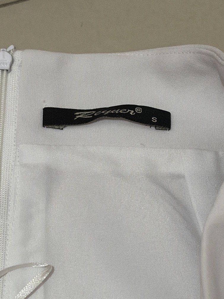 White Skirt - sz S (Kategori: Gaun & Rok) berada di Jakarta Pusat. Dikirim oleh Preloved_Closet_Things (ID iklan 1449154260, Gambar 2). Deskripsi: .