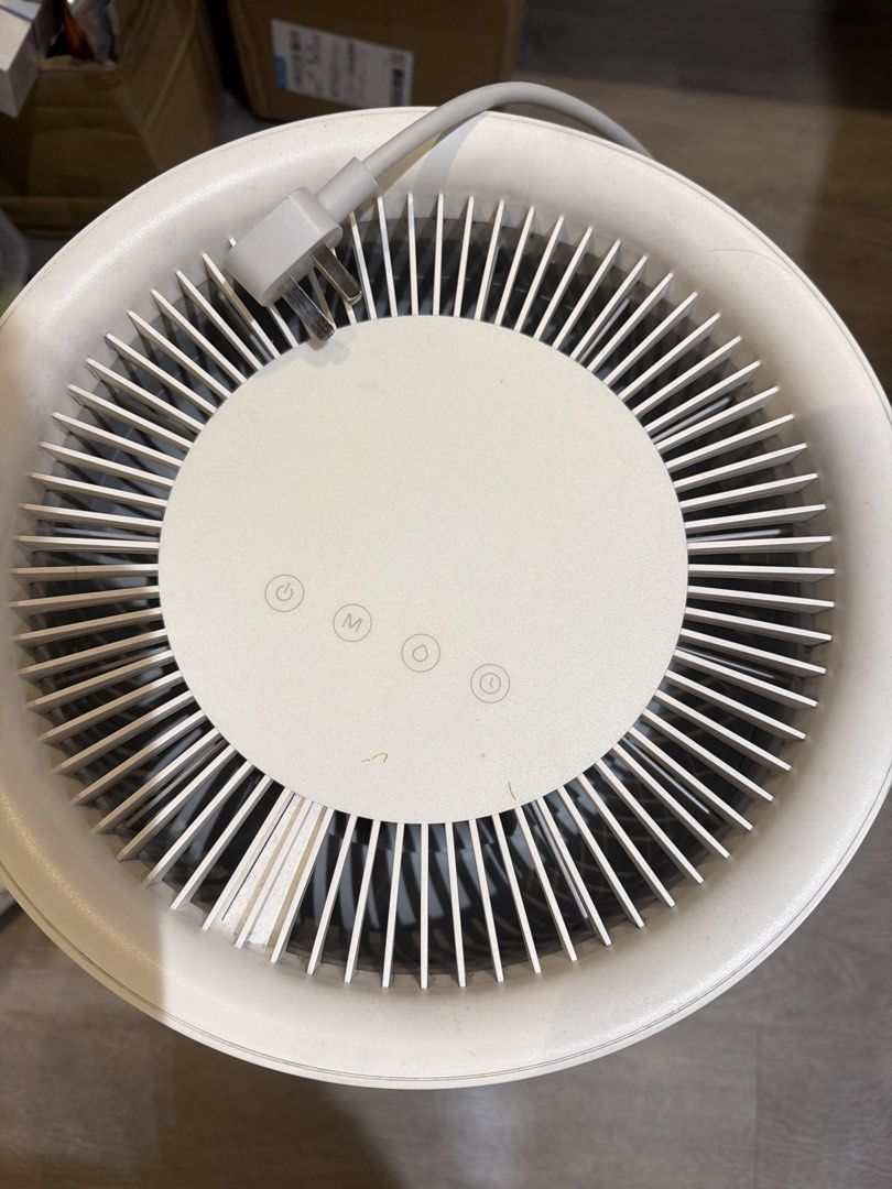 Xiaomi dihumidifier (Category: Air Purifiers & Dehumidifiers) located in Singapore. Submitted by 1224350069 (Listing ID 1449178708, Image 1). Description: - White Xiaomi Air Purifier - Effectively cleans air in your home - Features top control buttons - Power cord included - Filter visible at the bottom.