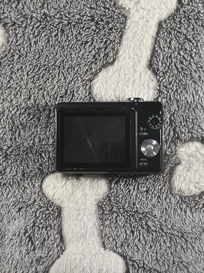 Yashica EZ Digital 7052 Camera (Category: Cameras) located in Mabalacat. Submitted by by.mo_nograph (Listing ID 1449288379, Image 2). Description: PRICE NEGOTIABLE ISSUES OVEREXPOSURE LENS NEED GUIDE TO OPEN - Black Yashica EZ Digital 7052 camera - Compact point-and-shoot style - 7.1 megapixel sensor - Compatible with SD cards - with battery included.