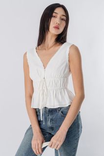 (Category: ) located in . Submitted by clearmywardrobeplssssss (Listing ID 1449154016, Image 1). Description: .