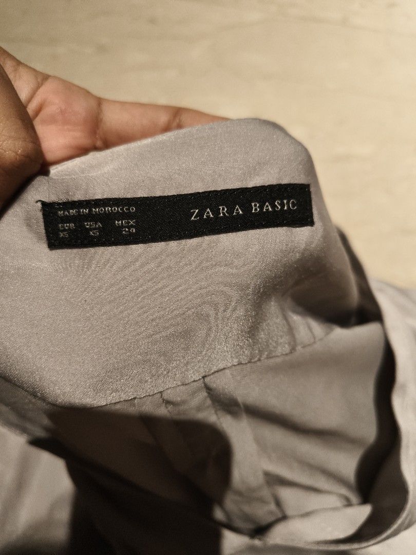 ZARA basic (Category: Blouses) located in Singapore. Submitted by cleverocean_1a4749 (Listing ID 1449273682, Image 3). Description: .