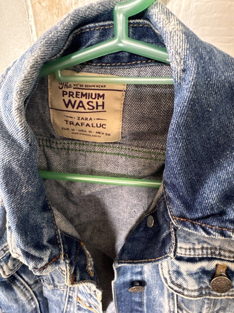 Zara distressed denim jacket (Category: Coats, Jackets and Outerwear) located in Las Pinas. Submitted by lynnsite (Listing ID 1449150106, Image 3). Description: Very cute.