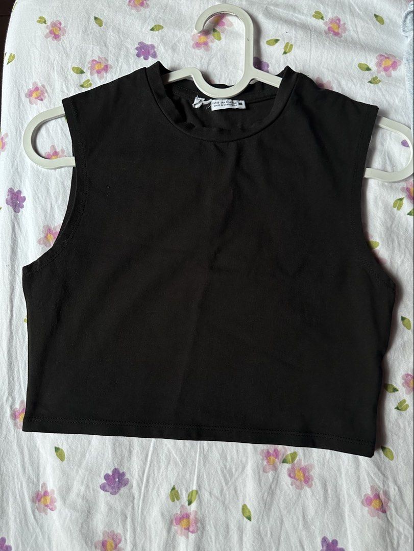 Zara Seamless Cotton Stretch Basic Crop Top in Black Muscle Tee (Category: Sleeveless) located in Binmaley. Submitted by gwolfwardrobe (Listing ID 1449174178, Image 2). Description: -Fits Xs to S.