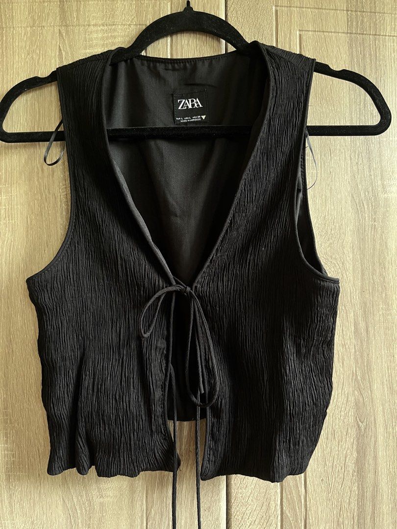 ZARA TIE VEST (Category: Blouses) located in Makati City. Submitted by mooning06 (Listing ID 1449179835, Image 1). Description: FREE SF LIKE NEW USED ONCE FROM JAPAN.