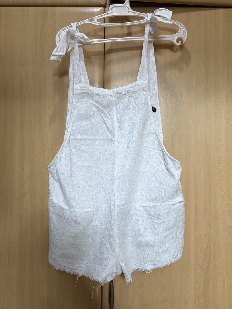 Zara White Overalls Romper with Tie Straps (Category: Jumpsuits) located in Quezon City. Submitted by gianinasor (Listing ID 1449127244, Image 1). Description: Fits S-M No visible defects, just well used - Cute white overalls - Adjustable tie straps on shoulders - Convenient front pockets - Trendy frayed hem detail - Easy to style for a casual, sunny day look.