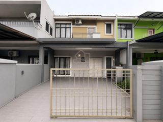(Category: ) located in . Submitted by 162650011 (Listing ID 1444847122, Image 1). Description: .