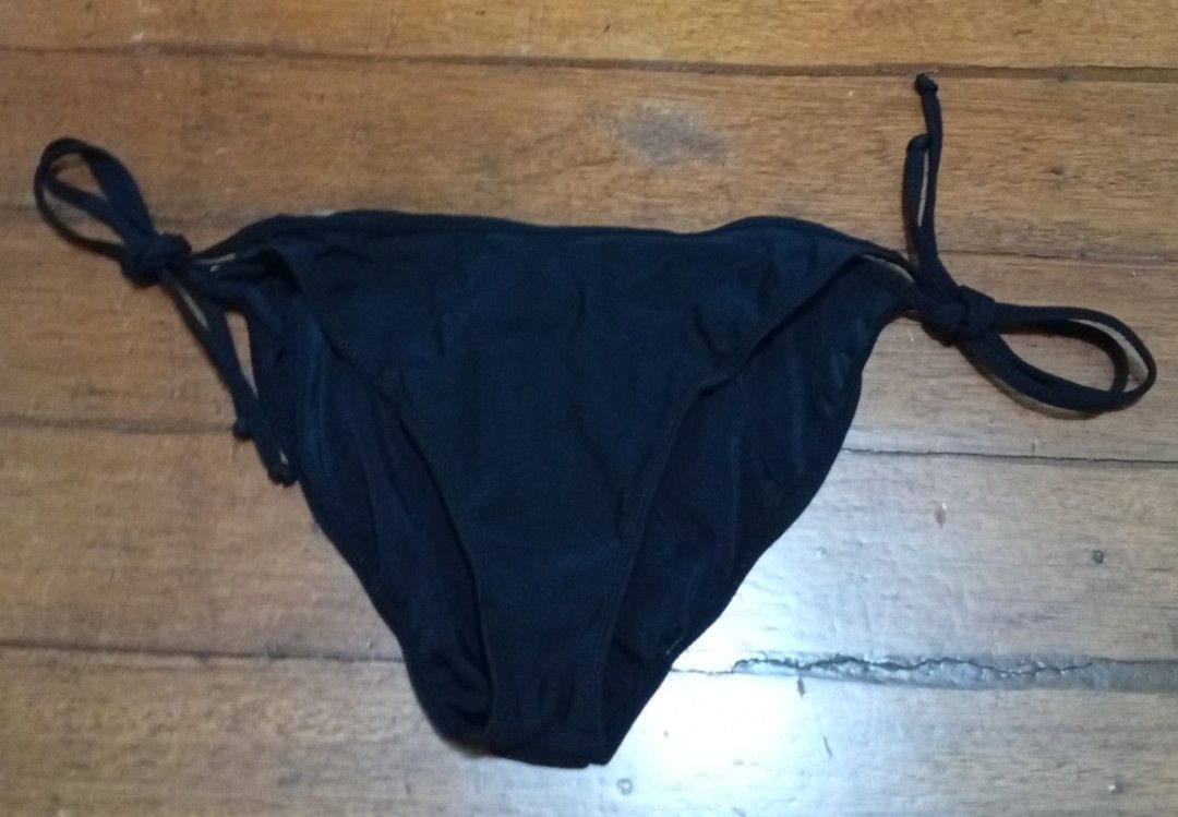 2 PC Bikini (M) / Floral Blue Top & Black Bottom (Category: Bikinis & Swimsuits) located in Antipolo. Submitted by new_prelovedmdse (Listing ID 1449400503, Image 2). Description: .