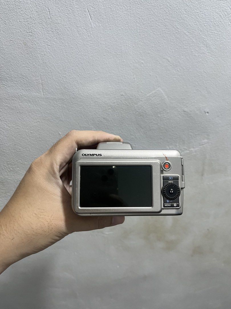 3 digital cameras untested units (Category: Cameras) located in Manila. Submitted by apple_siri (Listing ID 1449523707, Image 3). Description: No batteries kaya declared untested as is po ito no testing upon pickup ng units etc .