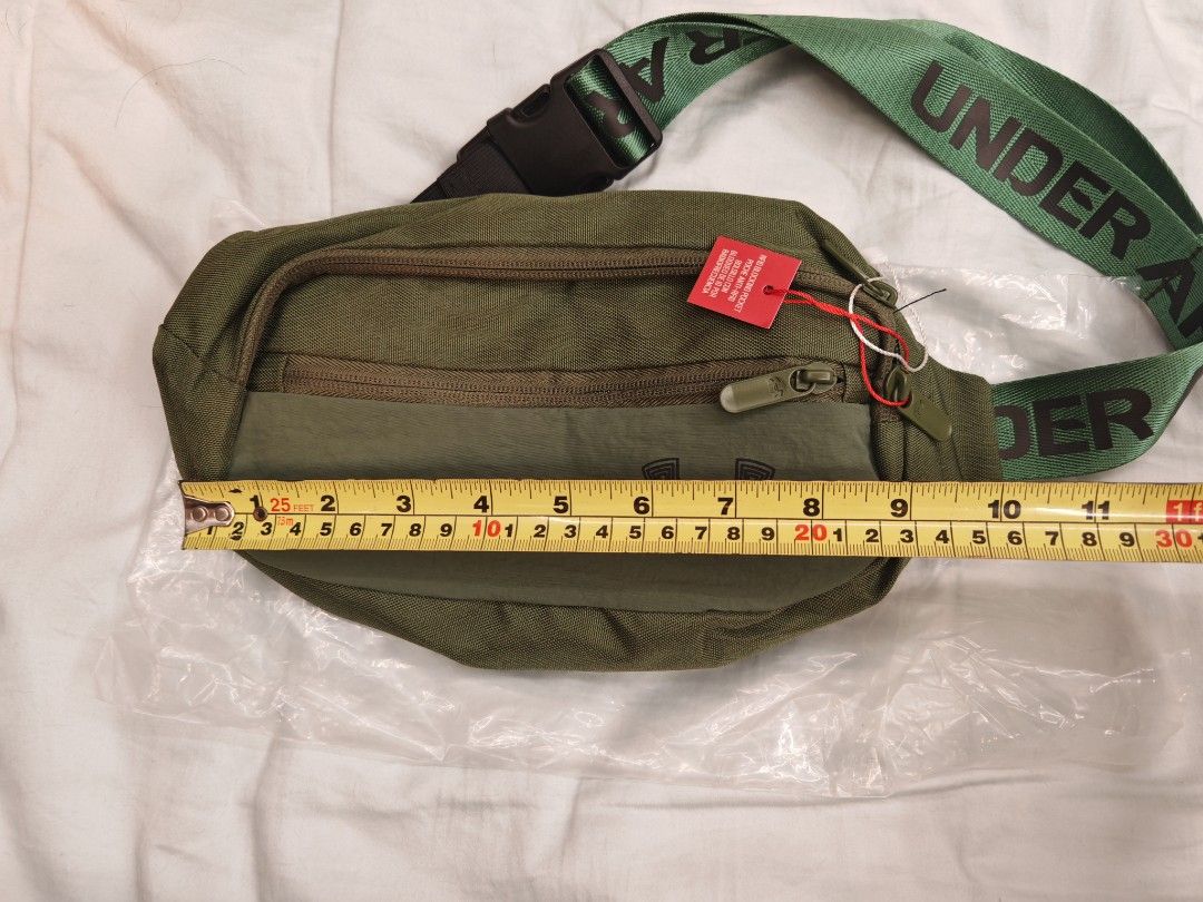 全新 under armour 腰包 （分類：腰袋、手提袋、小袋）位於 Hong Kong。 由 ray88888880 提交（商品編號 1449488154，圖片 3）。簡介： 原本諗住多斜孭但條繩有啲短。