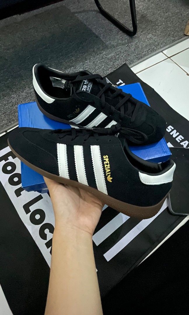 Adidas spezial Lo pro w black original FL (Kategori: Sepatu Wanita) berada di Bandung. Dikirim oleh lemari.deliza (ID iklan 1449420898, Gambar 2). Deskripsi: BARUUU EDISI KEBESARAN size 38 2/3 Original 100% FL BARU BANGET BELIII 1,7 nego tipisss barang susah apalagi yang black jarang ada di store.