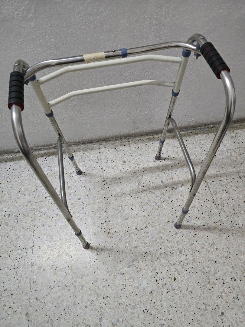 Adjustable Walker (Category: Medical Supplies & Tools) located in Kuala Lumpur. Submitted by meifen.low (Listing ID 1449350072, Image 1). Description: - Adjustable walker with comfortable hand grips - Adjustable quad cane with a sturdy base for stability - Ideal for anyone needing extra support - Feel free to ask any questions!.