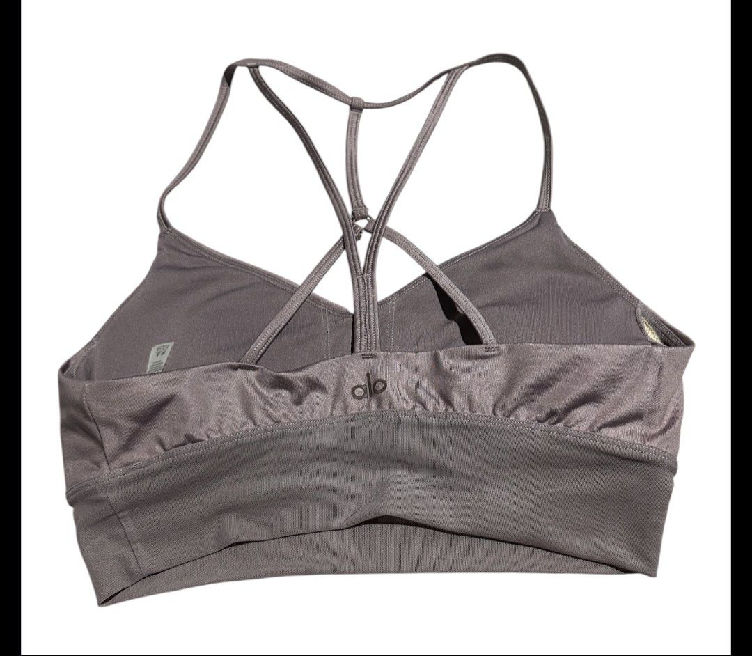 Alo yoga lavish bra size medium (Category: Activewear) located in Iba. Submitted by xooperfindslb (Listing ID 1449469824, Image 3). Description: Alo yoga lavish bra size medium Nabura n ung pagka reflectorize sa logo aside dun Over all in good condition.