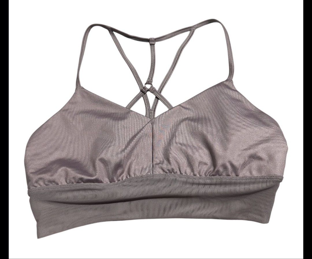 Alo yoga lavish bra size medium (Category: Activewear) located in Iba. Submitted by xooperfindslb (Listing ID 1449469824, Image 2). Description: Alo yoga lavish bra size medium Nabura n ung pagka reflectorize sa logo aside dun Over all in good condition.
