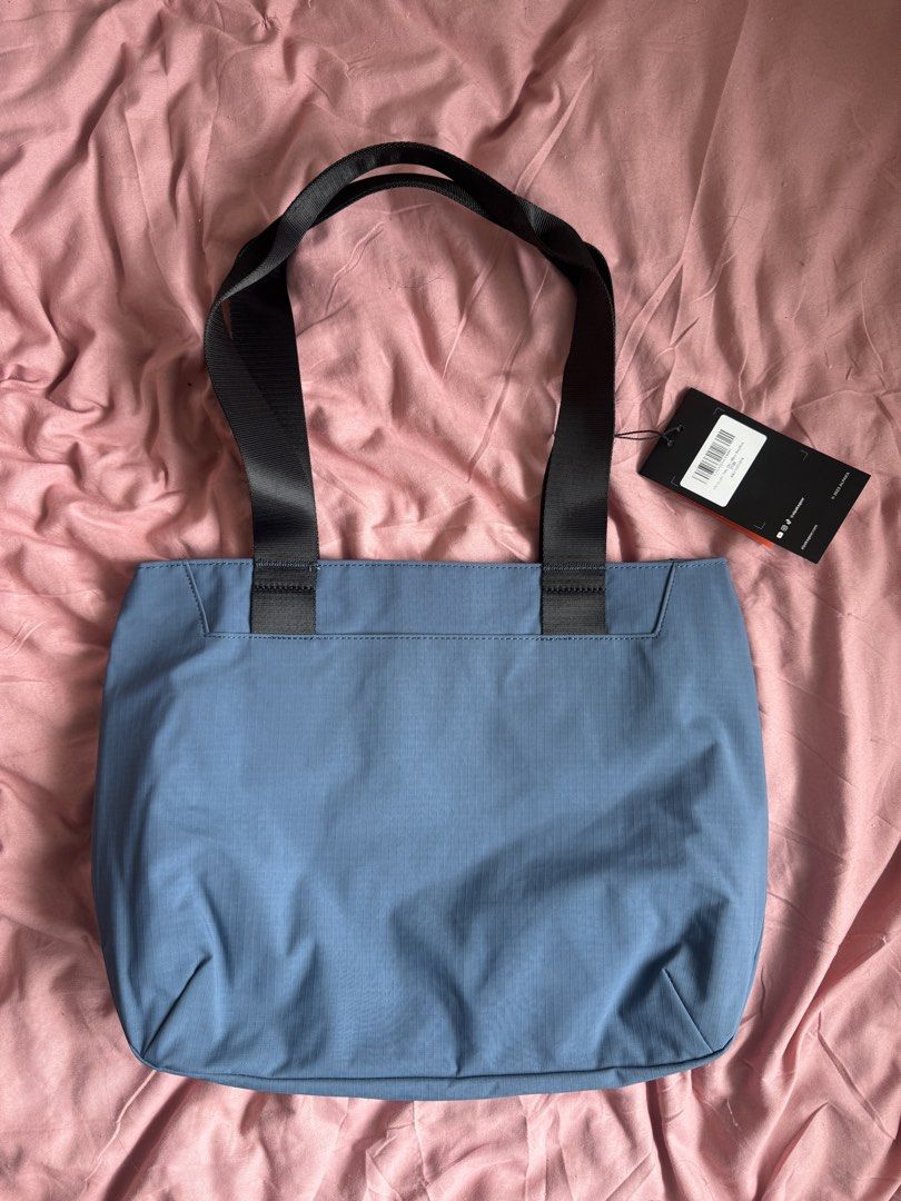 Alpaka Elements Tote (Small) (Category: Tote Bags) located in Manila. Submitted by ajsph (Listing ID 1449348717, Image 2). Description: Alpaka Elements Tote (Small, 9L) Blue/Gray Interior | Axoflux 210D Brand new bought from Urban Traveller Co complete w/ receipt & paperbag RFS: my laptop doesn't fit, bought the large version instead. ₱2,500 (FIRM) Ship from Pasay or Manila Meetups in MOA.