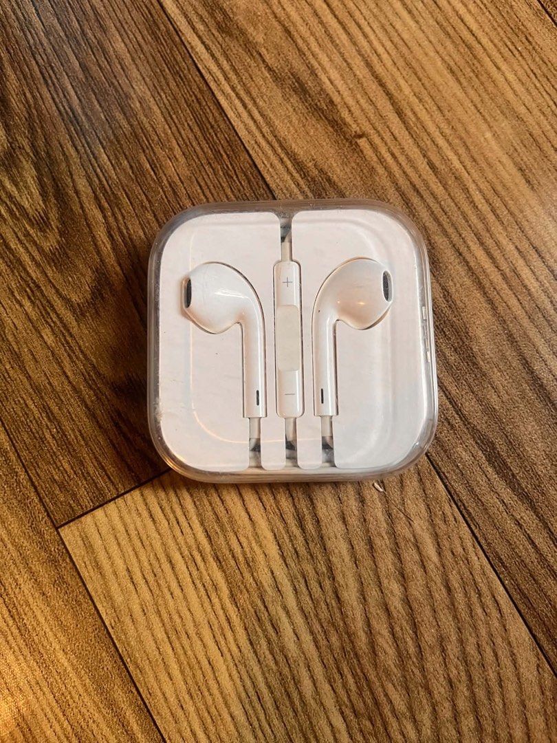 Apple EarPods with 3.5mm Headphone Jack (Category: Earphones) located in Iloilo. Submitted by wanderzee (Listing ID 1449191030, Image 2). Description: - Original Apple EarPods - White color - 3.5mm headphone jack - Built-in inline remote and microphone - Perfect for calls and listening to music - Selling two pairs - Both come in their original cases.