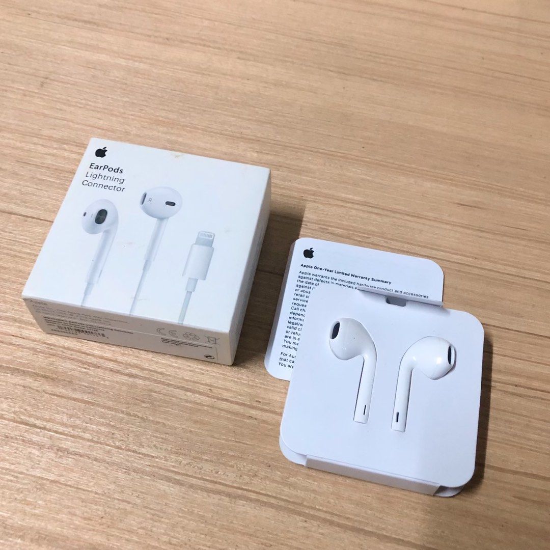 Apple EarPods with Lightning Connector (Category: Earphones) located in Manila. Submitted by mae0103 (Listing ID 1449412703, Image 2). Description: APPLE EARPODS LIGHTNING CONNECTOR PLUG AND PLAY BRANDNEW WITH SEALED SERIAL NUMBER 100% AUTHENTIC HIGH QUALITY COMPATIBLE DEVICES IPAD / IOS PM FOR FASTER TRANSACTION / OPEN VIA LALAMOVE / JNT / MEET UP 📍MEETUP; POBLACION MUNTINLUPA.