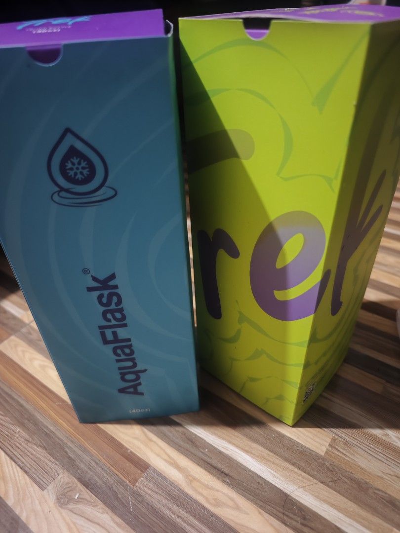 AquaFlask Trek 40oz Conner Water Bottle (Category: Water Bottles & Tumblers) located in Muntinlupa City. Submitted by gdupalco (Listing ID 1449468325, Image 2). Description: - AquaFlask Trek 40oz water bottle - Stylish teal and blue ombre color - Includes original box - Perfect for staying hydrated on the go - Durable and fashionable design.