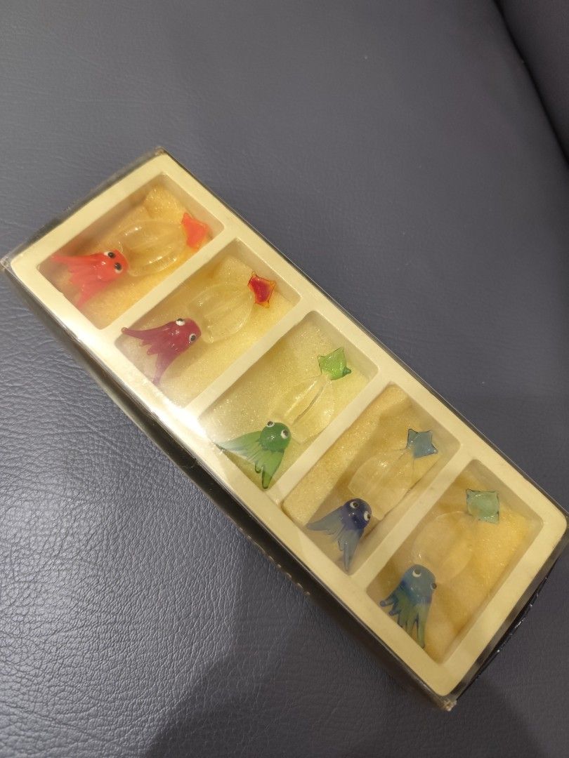 Art Glass Squid Chopstick Rest (Category: Dinnerware & Cutlery) located in Dipolog. Submitted by thriftteata (Listing ID 1449467129, Image 1). Description: new with box.