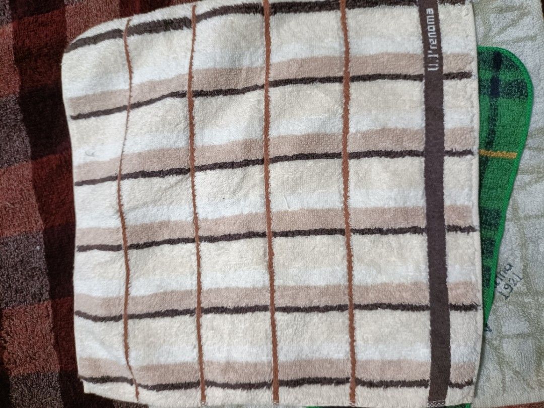 Assorted face towel (daks,valentino,renoma) (Category: Bedding & Towels) located in General Santos City (Dadiangas). Submitted by japan-ukay (Listing ID 1449477376, Image 3). Description: 3 pieces for 200.