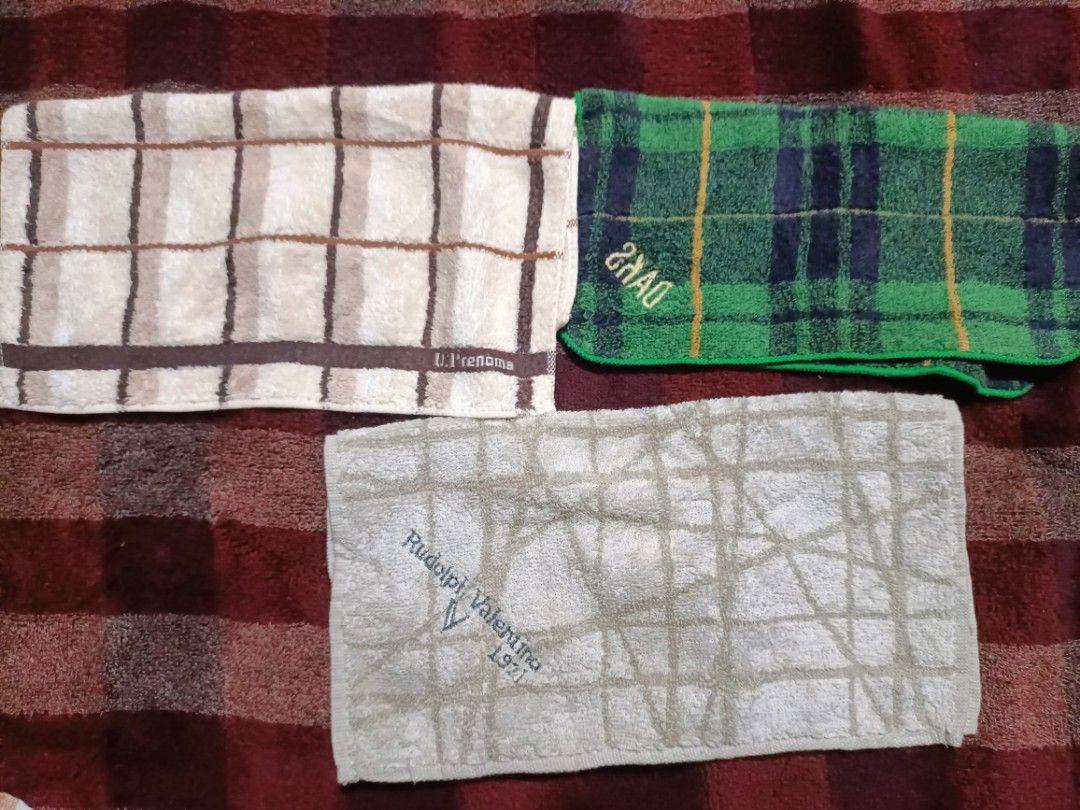 Assorted face towel (daks,valentino,renoma) (Category: Bedding & Towels) located in General Santos City (Dadiangas). Submitted by japan-ukay (Listing ID 1449477376, Image 1). Description: 3 pieces for 200.