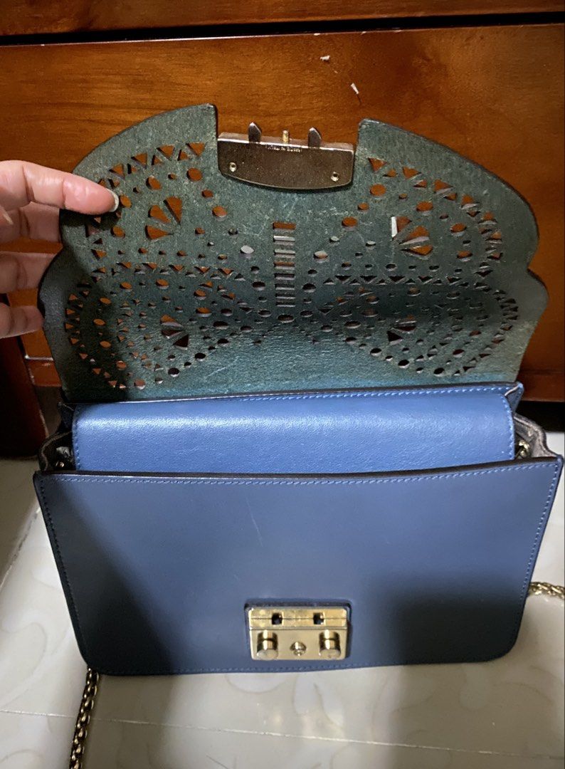 Authentic Furla Shoulder Bag (Category: Luxury Bags & Wallets) located in Taytay. Submitted by neldon_hub (Listing ID 1419914128, Image 3). Description: - guaranteed Furla shoulder bag - Stunning blue color - double flap bag - Elegant gold-tone chain strap - Secure clasp closure - Crafted from leather - Perfect for any occasion.