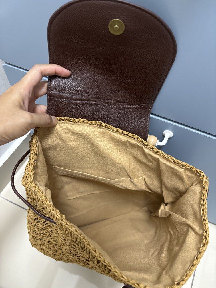 Backpack (Category: Backpacks) located in Johor Bahru. Submitted by amimy.i (Listing ID 1449394641, Image 3). Description: Bought at central market. Want to sell as not using it anymore.